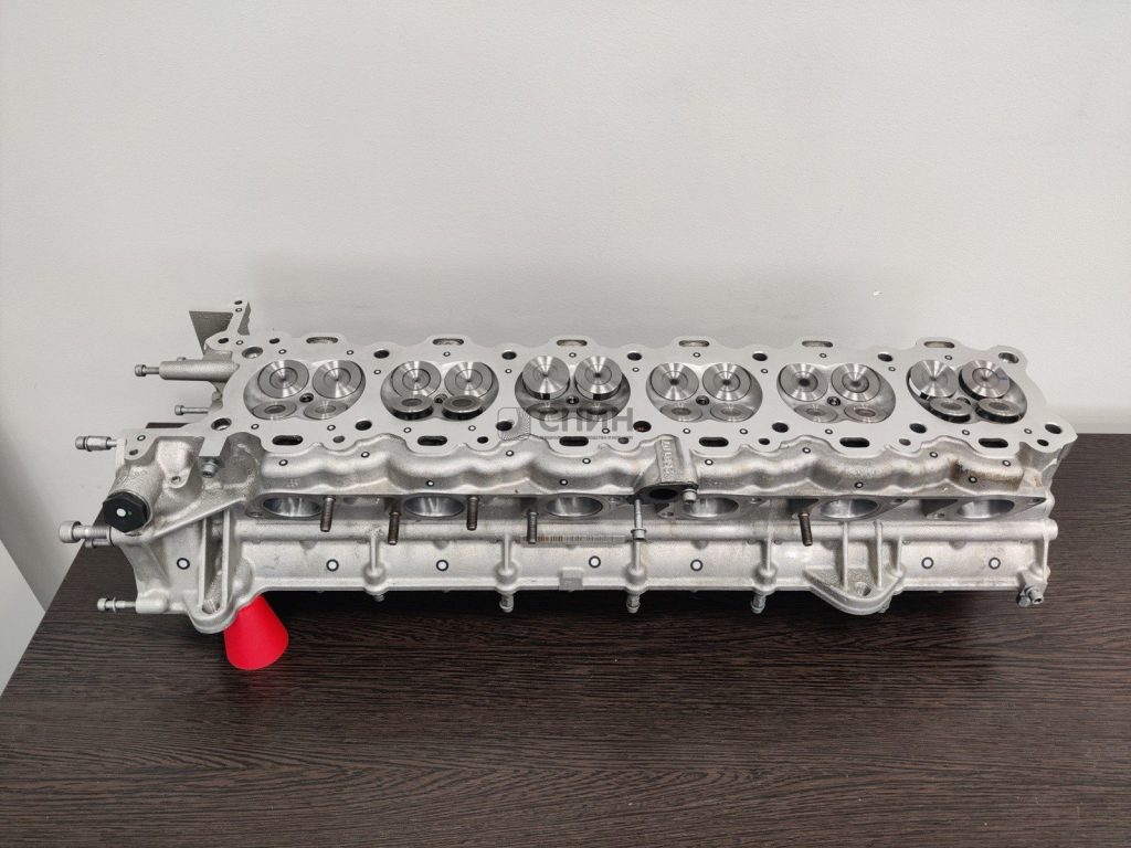 ГБЦ Ferrari с метками перед 3D-сканированием