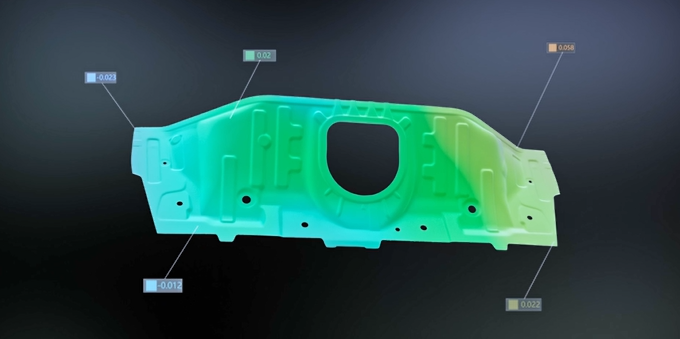 Цветная карта отклонений штампованной панели от CAD-модели, мм