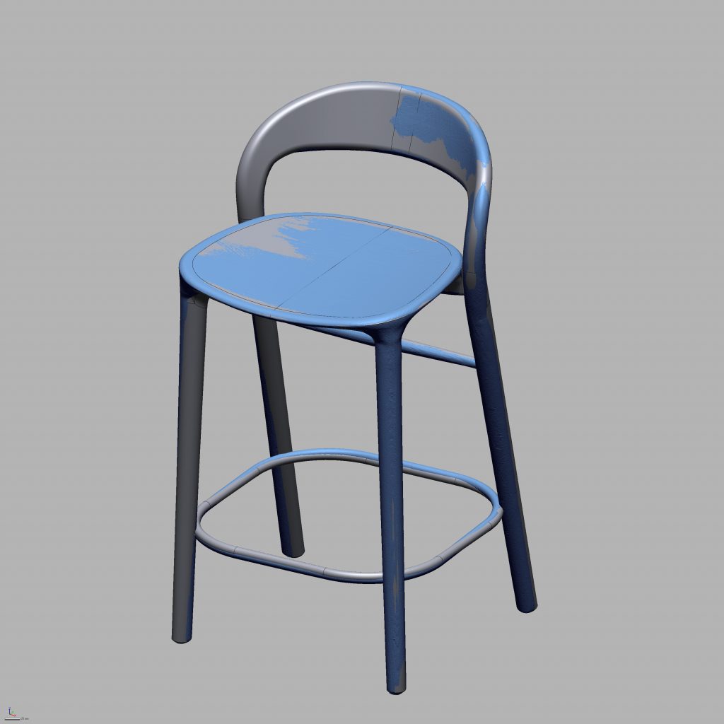 Совмещение 3D-скана стула и симметричной CAD-модели: видны зоны отклонений
